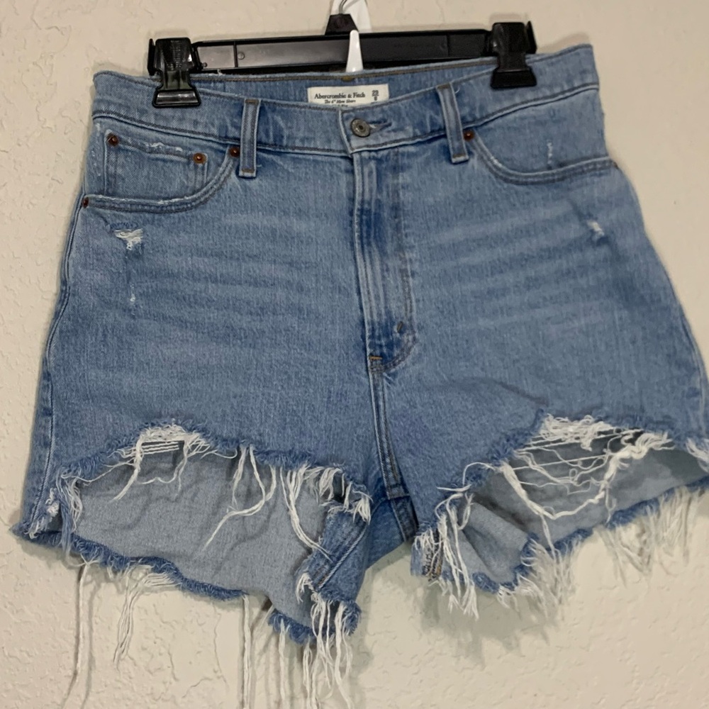 Abercrombie & Fitch “The 4” Mom Short High Rise” W29  Curve Love